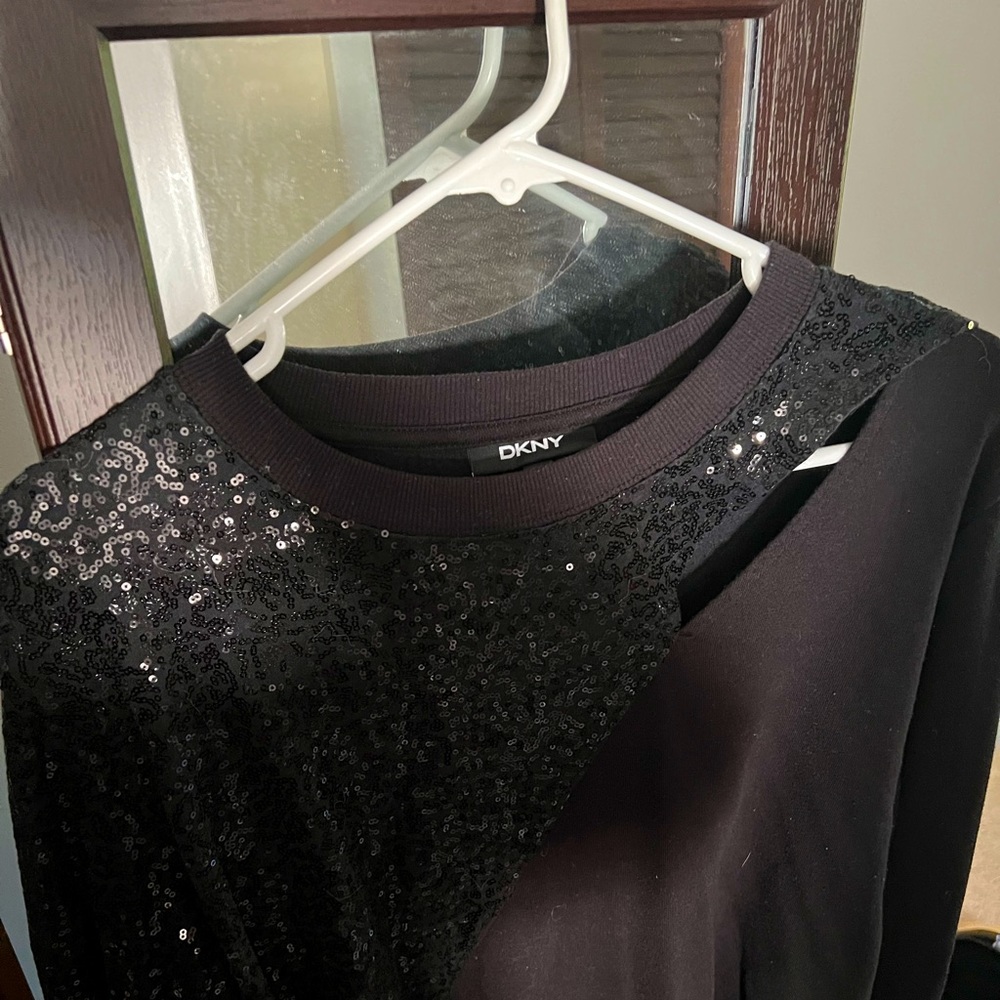 DKNY SIZE LARGE ONLY WORN ONCE